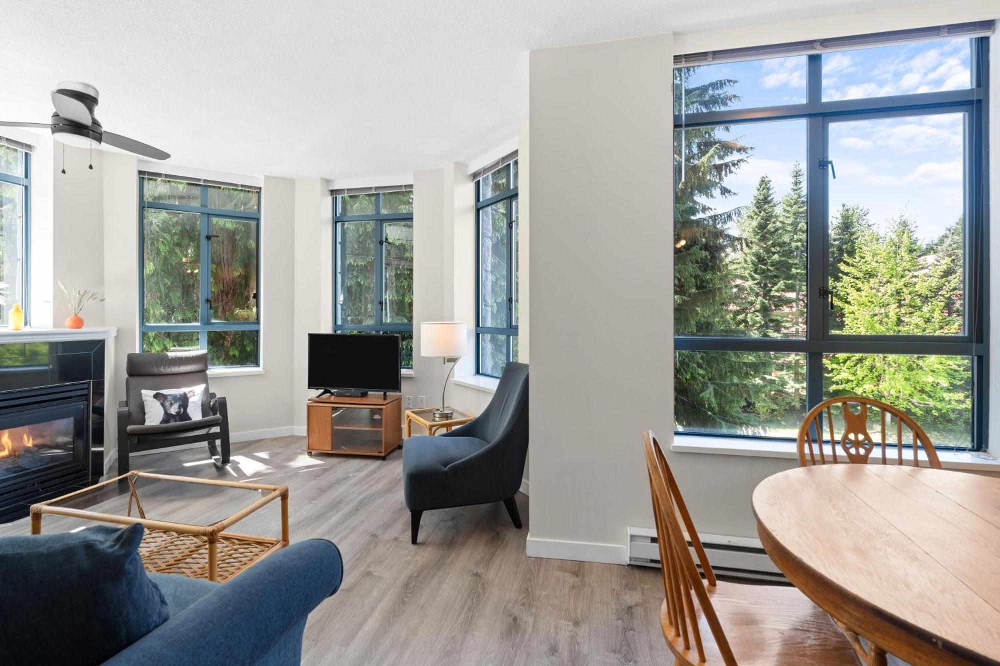 Alpenglow Lodge Bear Wonder One Bedroom By Mva ウィスラー エクステリア 写真