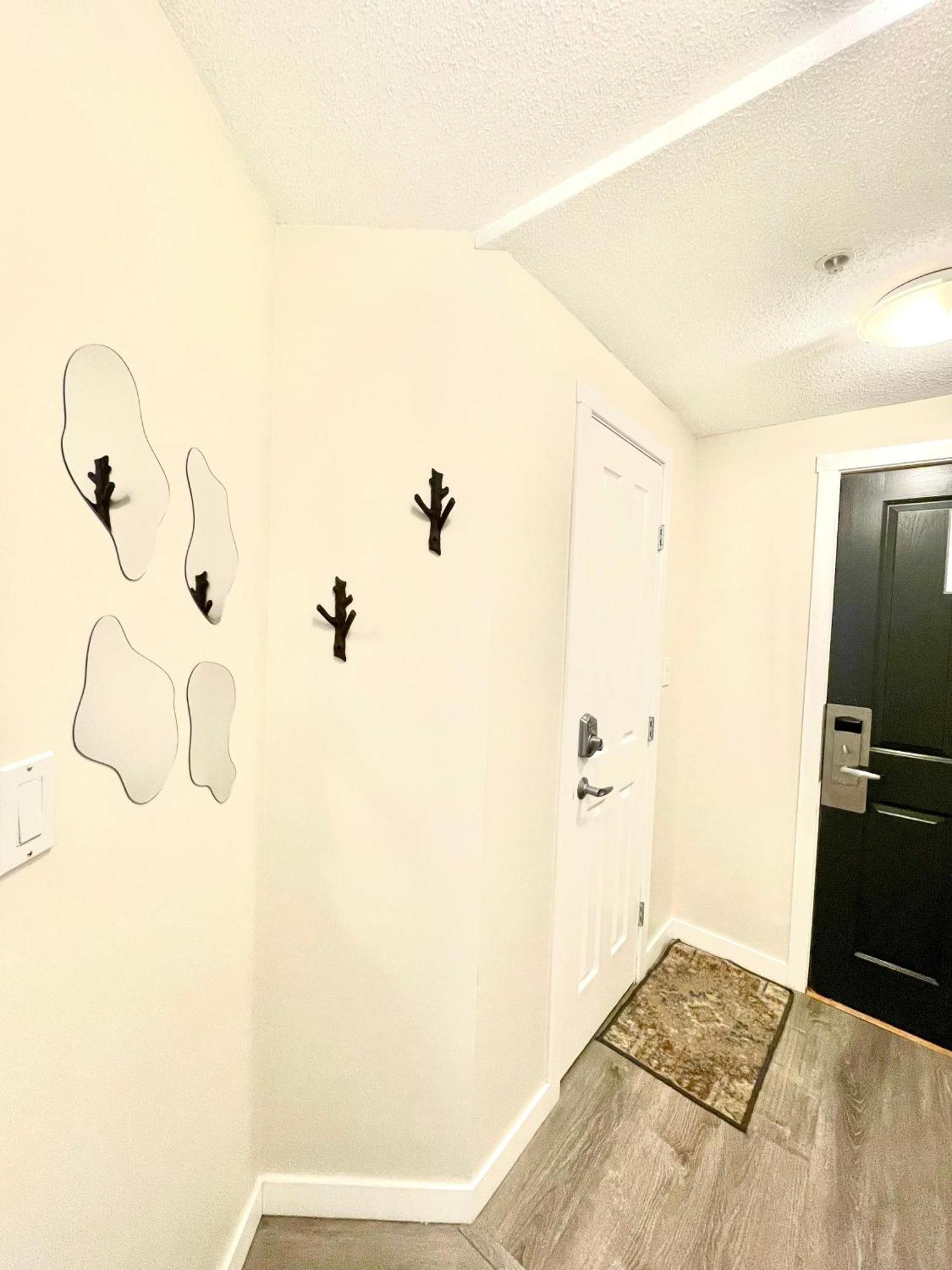 Alpenglow Lodge Bear Wonder One Bedroom By Mva ウィスラー エクステリア 写真